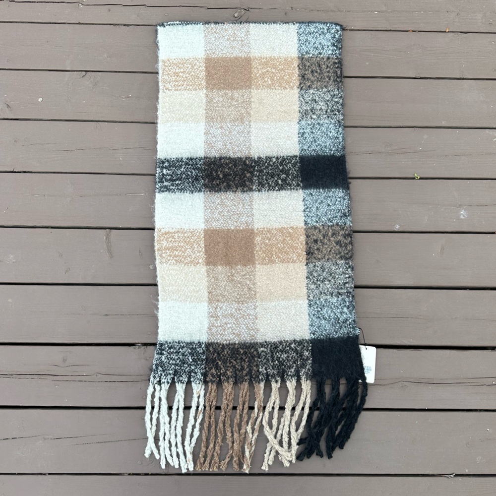 ✨HOST PICK✨ *NEW* LARGE SOFT SCARF WITH FRINGE